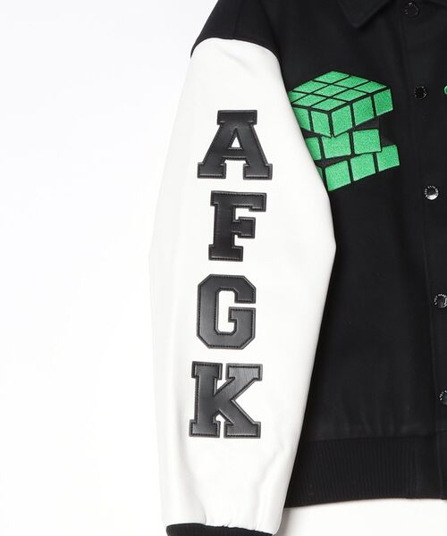 .KOM(ドットコム)の「A'GEM/9 × .kom『A FEW GOOD KIDS/ア フュー グッド キッズ』color logo VERSITY JACKET/カラーワッペン ブランドロゴスタジャン(スタジャン・メンズ・ブラック・L/XL/XXL)」の10枚目の写真