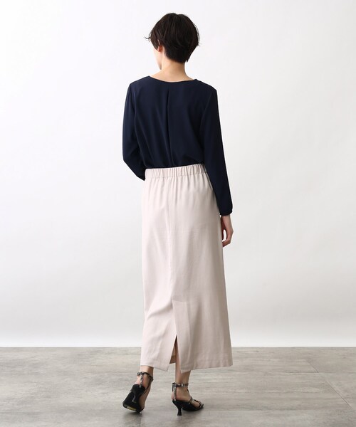 INDIVI（インディヴィ）の「◆【洗える/UVケア/吸水速乾/エコ】タックデザインVネックブラウス（シャツ/ブラウス・レディース・ライトグレー/ネイビー/オフホワイト/ピンク系その他/サックスブルー系5・40/38/42/36/34/03/05/12/15 /13/19）」の7枚目の写真