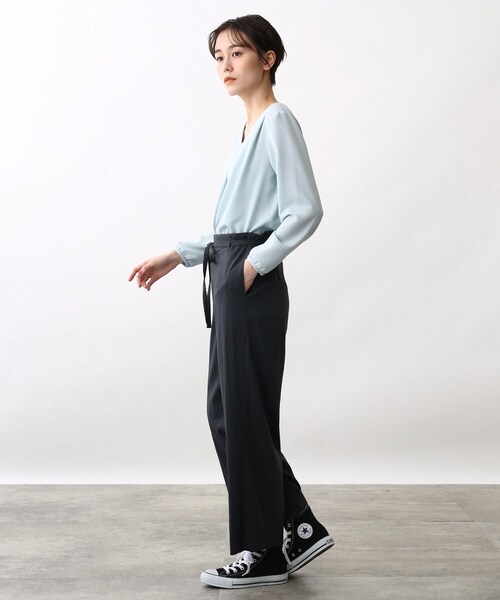 INDIVI（インディヴィ）の「◆【洗える/UVケア/吸水速乾/エコ】タックデザインVネックブラウス（シャツ/ブラウス・レディース・ライトグレー/ネイビー/オフホワイト/ピンク系その他/サックスブルー系5・40/38/42/36/34/03/05/12/15 /13/19）」の13枚目の写真