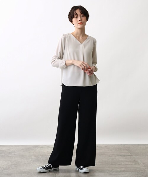 INDIVI（インディヴィ）の「◆【洗える/UVケア/吸水速乾/エコ】タックデザインVネックブラウス（シャツ/ブラウス・レディース・ライトグレー/ネイビー/オフホワイト/ピンク系その他/サックスブルー系5・40/38/42/36/34/03/05/12/15 /13/19）」の15枚目の写真