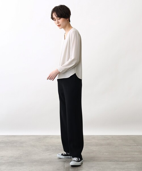 INDIVI（インディヴィ）の「◆【洗える/UVケア/吸水速乾/エコ】タックデザインVネックブラウス（シャツ/ブラウス・レディース・ライトグレー/ネイビー/オフホワイト/ピンク系その他/サックスブルー系5・40/38/42/36/34/03/05/12/15 /13/19）」の16枚目の写真