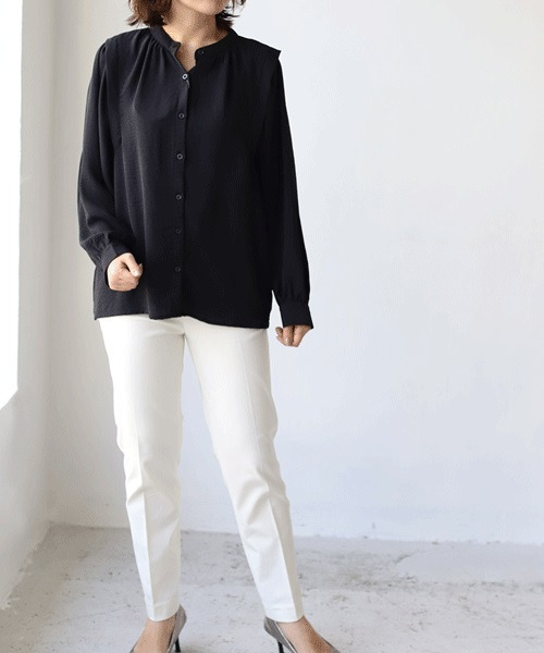 REAL CUBE(リアルキューブ)の「前後2wayショルダータックとろみブラウス(シャツ/ブラウス・レディース・ブラック/グレイッシュベージュ・M/L)」の13枚目の写真