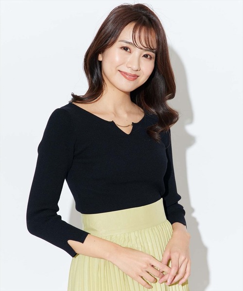 SWINGLE（スウィングル）の「七分袖キーネックニットプルオーバー