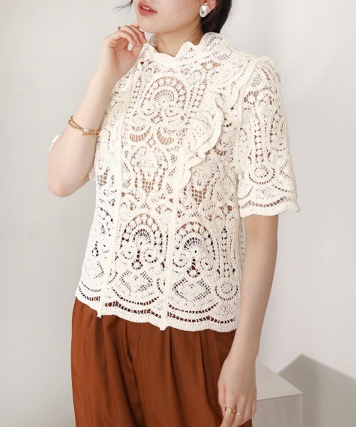 Bab(バブ)の「フリルクロシェブラウス(シャツ/ブラウス・レディース・ブラック/ベージュ/オフホワイト・M)」の2枚目の写真