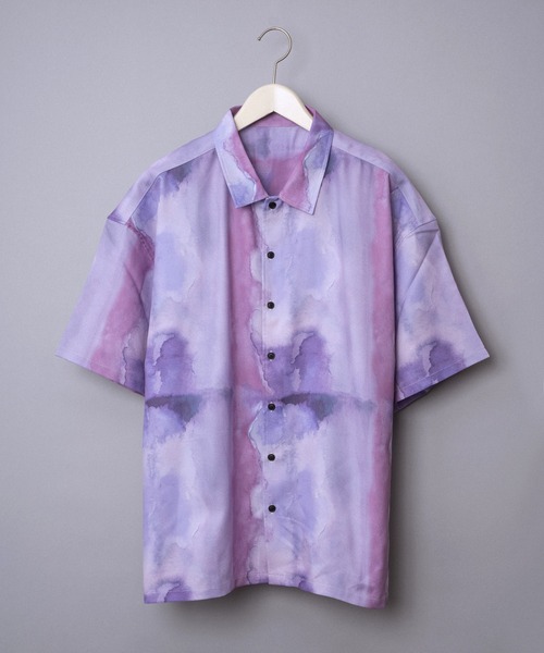 Revo.(レボ)の「Revo. 水彩タッチ アートパターン リラックスフィット 半袖 柄シャツ(シャツ/ブラウス・メンズ・ブルー/パープル/ライム・1/2)」の3枚目の写真