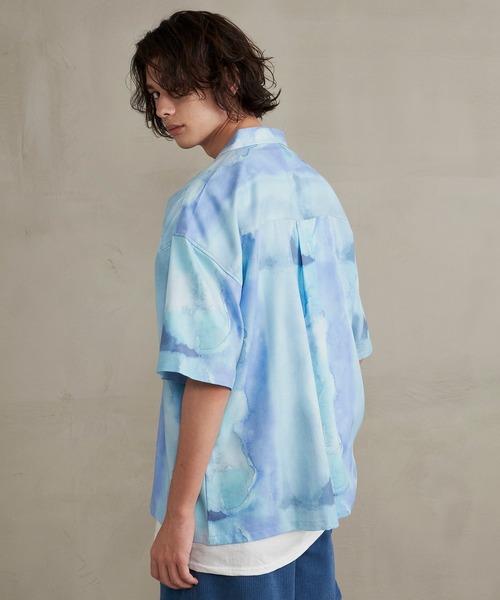 Revo.(レボ)の「Revo. 水彩タッチ アートパターン リラックスフィット 半袖 柄シャツ(シャツ/ブラウス・メンズ・ブルー/パープル/ライム・1/2)」の10枚目の写真