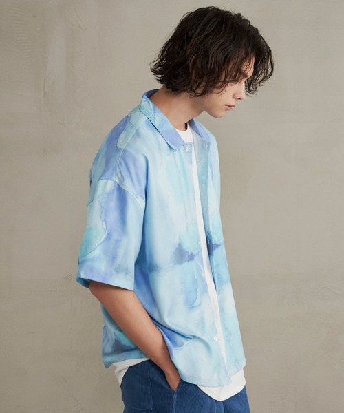 Revo.(レボ)の「Revo. 水彩タッチ アートパターン リラックスフィット 半袖 柄シャツ(シャツ/ブラウス・メンズ・ブルー/パープル/ライム・1/2)」の5枚目の写真