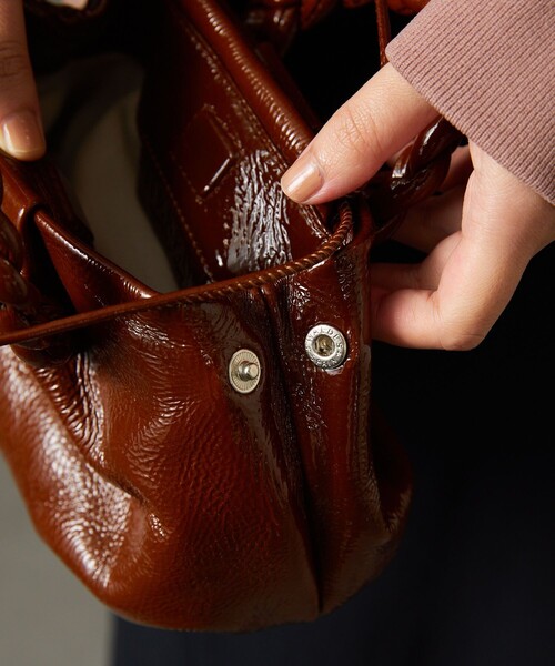 HEREU/ヘリュー BOMBON CRINKLED GLOSSY/ボンボン クリンクルグロッシー レザーショルダーバッグ