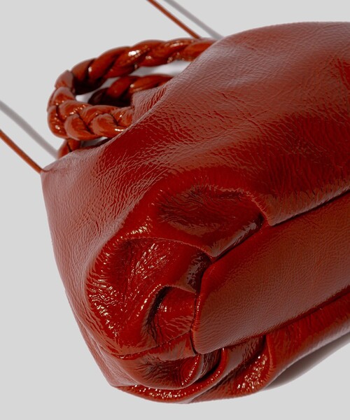 HEREU/ヘリュー BOMBON CRINKLED GLOSSY/ボンボン クリンクルグロッシー レザーショルダーバッグ