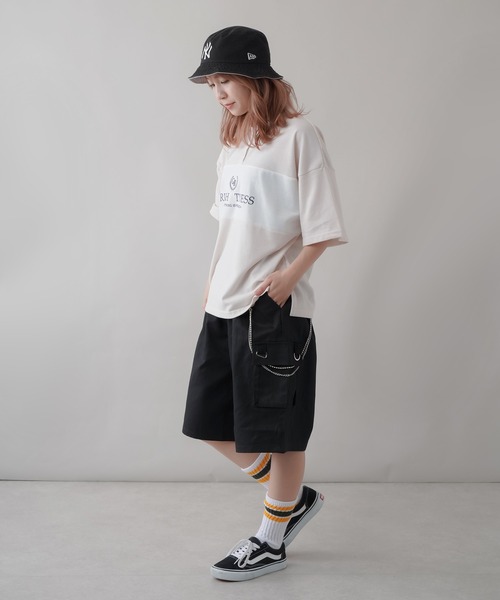 SPINNS(スピンズ)の「ウォレットチェーン付 ツイル ハーフカーゴパンツ(カーゴパンツ・レディース・オフホワイト/カモフラージュ/ブラック/ブルー系その他/グリーン/ブラック系その他/ベージュ・ONESIZE)」の9枚目の写真