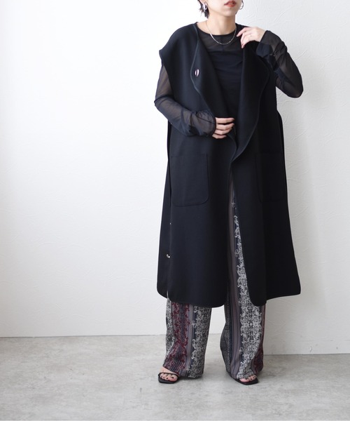 Eimee Law(エイミーロウ)の「Wフェイスバー釦アイレットジレ(ベスト・レディース・ブラック/ベージュ/アイボリー・38)」の4枚目の写真