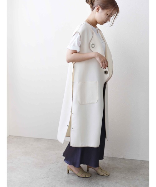 Eimee Law(エイミーロウ)の「Wフェイスバー釦アイレットジレ(ベスト・レディース・ブラック/ベージュ/アイボリー・38)」の18枚目の写真