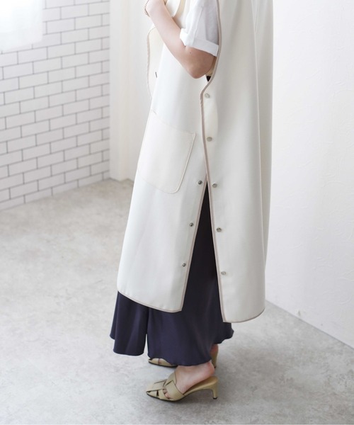 Eimee Law(エイミーロウ)の「Wフェイスバー釦アイレットジレ(ベスト・レディース・ブラック/ベージュ/アイボリー・38)」の6枚目の写真