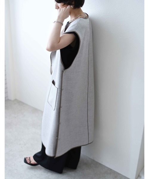 Eimee Law(エイミーロウ)の「Wフェイスバー釦アイレットジレ(ベスト・レディース・ブラック/ベージュ/アイボリー・38)」の20枚目の写真
