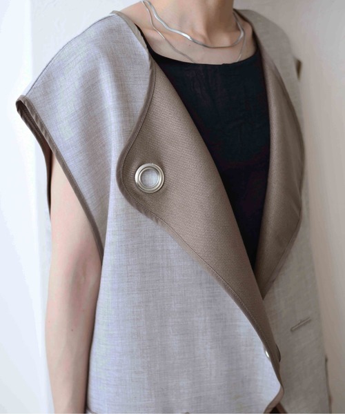 Eimee Law(エイミーロウ)の「Wフェイスバー釦アイレットジレ(ベスト・レディース・ブラック/ベージュ/アイボリー・38)」の21枚目の写真