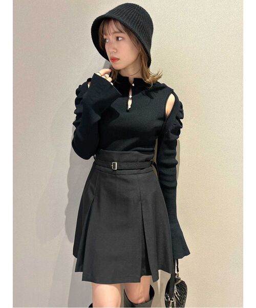 dazzlin（ダズリン）の「ショルダーカットボタンニットトップス（ニット/セーター・レディース・ブラック/アイボリー/グレー・FREE）」の5枚目の写真