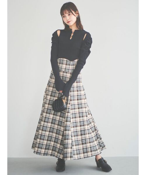 dazzlin（ダズリン）の「ショルダーカットボタンニットトップス（ニット/セーター・レディース・ブラック/アイボリー/グレー・FREE）」の7枚目の写真