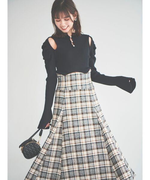 dazzlin（ダズリン）の「ショルダーカットボタンニットトップス（ニット/セーター・レディース・ブラック/アイボリー/グレー・FREE）」の8枚目の写真