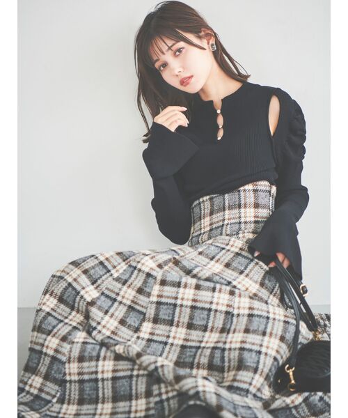 dazzlin（ダズリン）の「ショルダーカットボタンニットトップス（ニット/セーター・レディース・ブラック/アイボリー/グレー・FREE）」の9枚目の写真