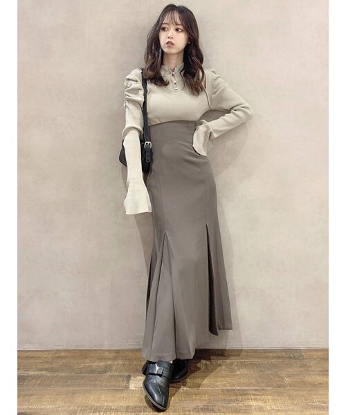 dazzlin（ダズリン）の「ショルダーカットボタンニットトップス（ニット/セーター・レディース・ブラック/アイボリー/グレー・FREE）」の21枚目の写真