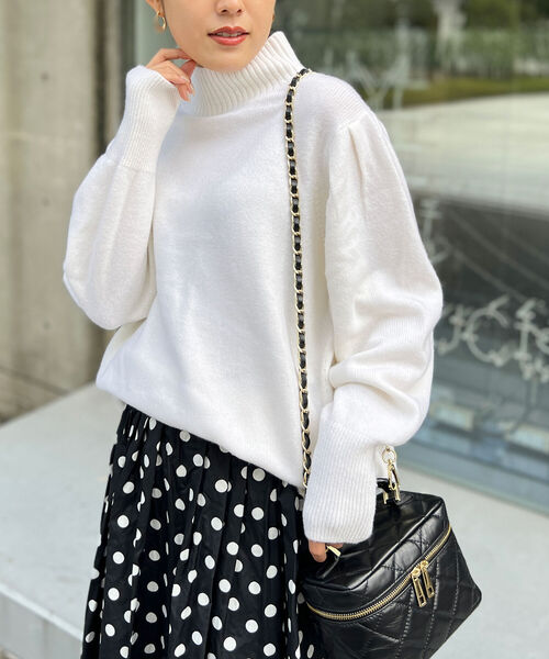 NOLLEY’S(ノーリーズ)の「◇【WEB限定】7Gカシミヤブレンドハイネックパフスリーブプルオーバーニット(ニット/セーター・レディース・ベージュ/ネイビー/グレー/オフホワイト・38)」の2枚目の写真