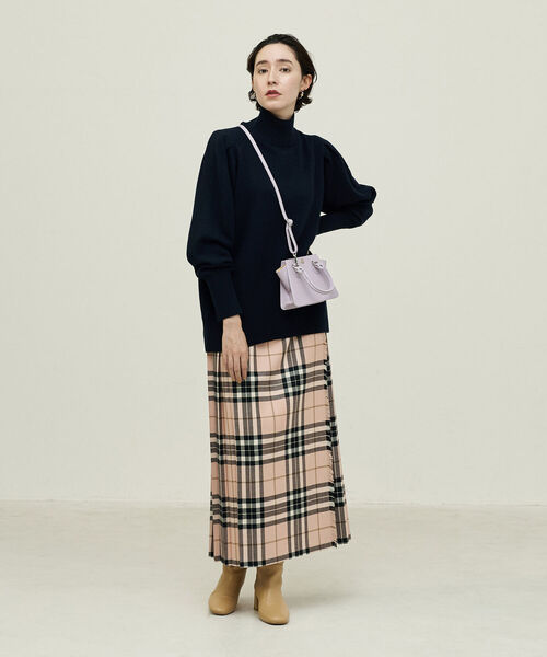 NOLLEY’S(ノーリーズ)の「◇【WEB限定】7Gカシミヤブレンドハイネックパフスリーブプルオーバーニット(ニット/セーター・レディース・ベージュ/ネイビー/グレー/オフホワイト・38)」の5枚目の写真
