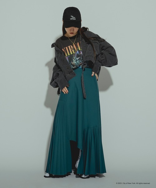 Ezick(エジック)の「イレヘムプリーツスカート(スカート・レディース・アイボリー/オレンジ系その他/ネイビー系/チャコールグレー/ブラック/グリーン・FREE)」の8枚目の写真