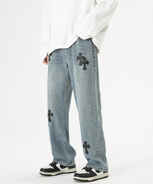 あ*様 クロスパッチラブブ　クロスパッチデニム　ニット帽の超豪華3点セット Ressaca（レサーカ）の「クロスパッチ刺繍 ルーズストレートデニム