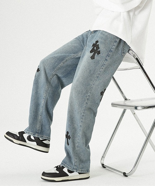 Ressaca（レサーカ）の「クロスパッチ刺繍 ルーズストレートデニム