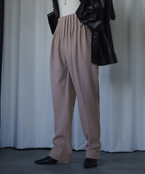 Ezick(エジック)の「Pleats tuck ルーズスラックス(スラックス・レディース・ダークブルー/ピンクベージュ/チャコールグレー・FREE)」の12枚目の写真