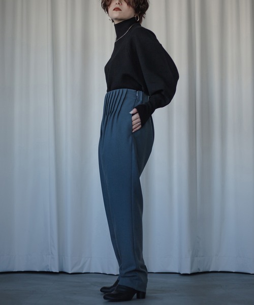 Ezick(エジック)の「Pleats tuck ルーズスラックス(スラックス・レディース・ダークブルー/ピンクベージュ/チャコールグレー・FREE)」の9枚目の写真