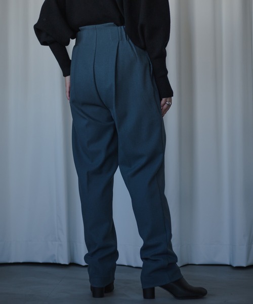 Ezick(エジック)の「Pleats tuck ルーズスラックス(スラックス・レディース・ダークブルー/ピンクベージュ/チャコールグレー・FREE)」の16枚目の写真