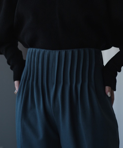 Ezick(エジック)の「Pleats tuck ルーズスラックス(スラックス・レディース・ダークブルー/ピンクベージュ/チャコールグレー・FREE)」の6枚目の写真