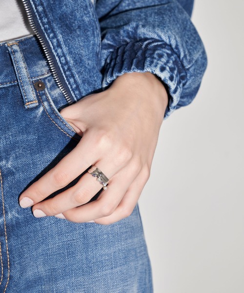 CHARLES & KEITH（チャールズ & キース）の「ビーズド&クリスタルエンベリッシュド ワイドバンドリング（リング・レディース・アイボリー/ゴールド系その他/ライラック・M/S）」の3枚目の写真