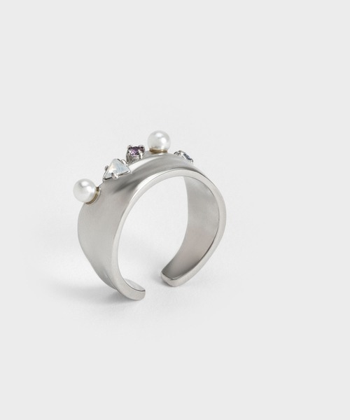 CHARLES & KEITH（チャールズ & キース）の「ビーズド&クリスタルエンベリッシュド ワイドバンドリング（リング・レディース・アイボリー/ゴールド系その他/ライラック・M/S）」の4枚目の写真