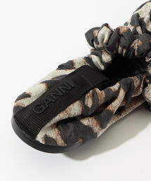GANNI ガニー バレエシューズ GANNI（ガニー）の「GANNI スクエアトゥ ソフトバレエシューズ
