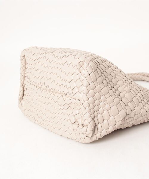 Shiraleah（シャラレア）の「【KATHARINE ROSS】Shiraleah PUレザー編み込みトートバッグ（トートバッグ・レディース・アイボリー・MEDIUM）」の7枚目の写真
