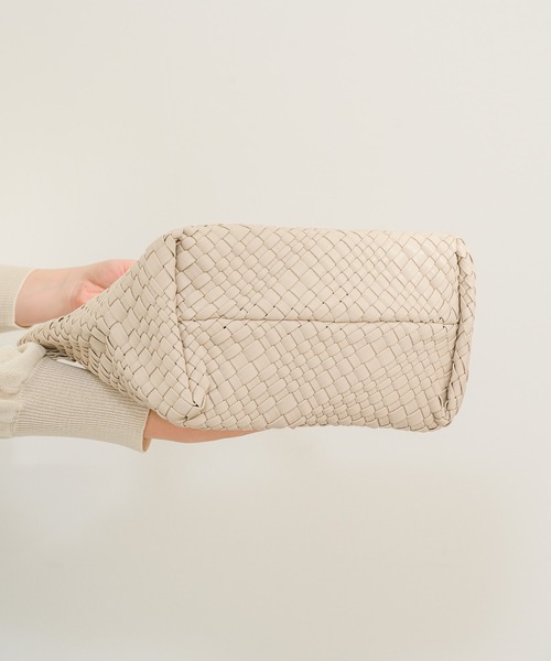 Shiraleah（シャラレア）の「【KATHARINE ROSS】Shiraleah PUレザー編み込みトートバッグ（トートバッグ・レディース・アイボリー・MEDIUM）」の15枚目の写真