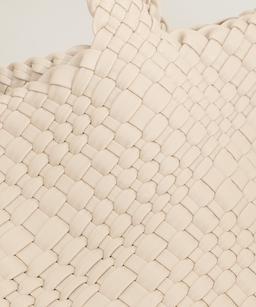 Shiraleah（シャラレア）の「【KATHARINE ROSS】Shiraleah PUレザー編み込みトートバッグ（トートバッグ・レディース・アイボリー・MEDIUM）」の16枚目の写真