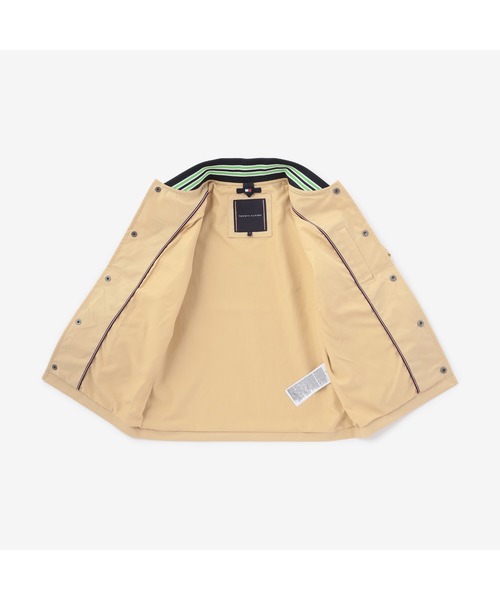 TOMMY HILFIGER（トミーヒルフィガー）の「BOYS アーチロゴボンバージャケット（スタジャン・キッズ・ベージュ・100cm/110cm/120cm/90cm）」の8枚目の写真