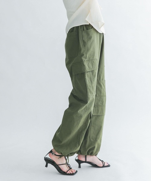 KBF（ケイビーエフ）の「ポケットディティールカーゴパンツ（その他パンツ・レディース・ネイビー/オフホワイト/カーキ・ONE）」の4枚目の写真