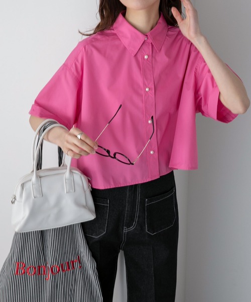 BONLECILL（ボンルシール）の「パールボタンクロップドレギュラーカラー半袖シャツ（シャツ/ブラウス・レディース・オフホワイト/ブルー/ネイビー系/ブラック系/ピンク/ブラック系2/オレンジ/ブラック系1・FREE）」の7枚目の写真