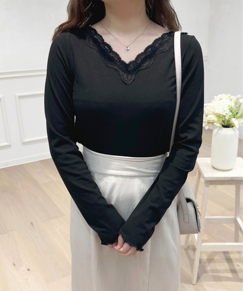 apres jour(アプレジュール)の「Vネックレースインナー【ZOZOTOWN限定アイテム】(Tシャツ/カットソー・レディース・グレイッシュベージュ/ブラック/オフホワイト・フリー/X-LARGE)」の14枚目の写真