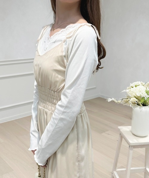 apres jour(アプレジュール)の「Vネックレースインナー【ZOZOTOWN限定アイテム】(Tシャツ/カットソー・レディース・グレイッシュベージュ/ブラック/オフホワイト・フリー/X-LARGE)」の6枚目の写真