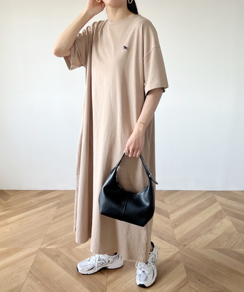 POLOCHAMPS(ポロチャンプス)の「【POLOCHAMPS/ポロチャンプス】別注 ワンポイント刺繍 半袖Tシャツワンピース(ワンピース・レディース・ブラック/ライトグレー/ベージュ・FREE)」の4枚目の写真