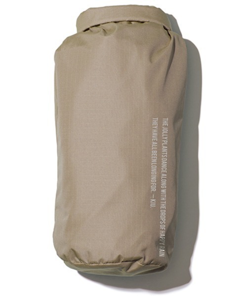 KiU（キウ）の「KiU/キウ レインコート/ポンチョ ニュースタンダードポンチョ K163-911-R（レインコート/ポンチョ・メンズ・ベージュ・FREE）」の10枚目の写真