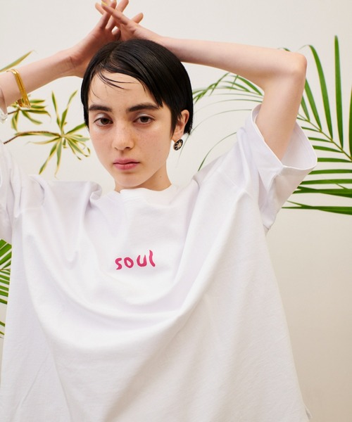 manana suerte(マニャーナスエルテ)の「しっかりとした生地感 オーバーサイズmusicロゴTシャツ(Tシャツ/カットソー・レディース・ホワイト/ブラック/グレー・FREE)」の5枚目の写真