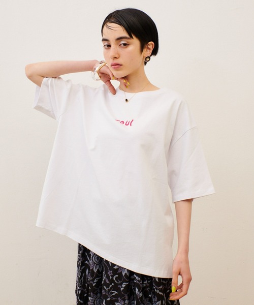 manana suerte(マニャーナスエルテ)の「しっかりとした生地感 オーバーサイズmusicロゴTシャツ(Tシャツ/カットソー・レディース・ホワイト/ブラック/グレー・FREE)」の4枚目の写真