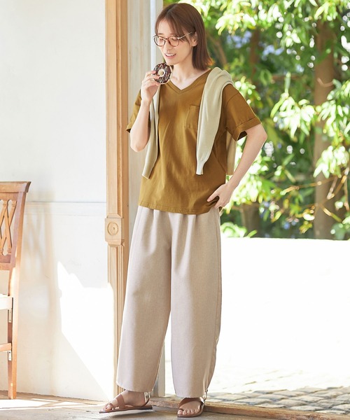 Viola e Viola(ヴィオラエヴィオラ)の「麻調タック使いワイドパンツ(その他パンツ・レディース・グレイッシュベージュ/スミクロ/ブルー・LARGE/X-LARGE/MEDIUM/XX-LARGE)」の4枚目の写真