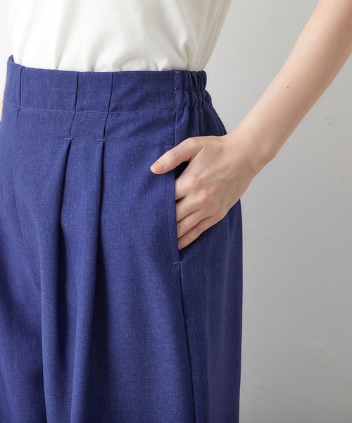 Viola e Viola(ヴィオラエヴィオラ)の「麻調タック使いワイドパンツ(その他パンツ・レディース・グレイッシュベージュ/スミクロ/ブルー・LARGE/X-LARGE/MEDIUM/XX-LARGE)」の13枚目の写真